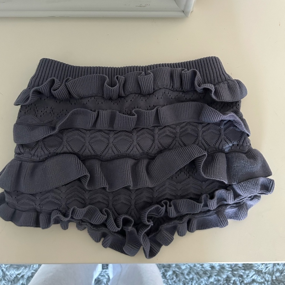 edikted lindsay ruffle short xs/s